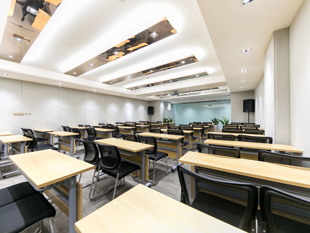 Ibis Styles Shanghai Hongqiao Airport 38/45