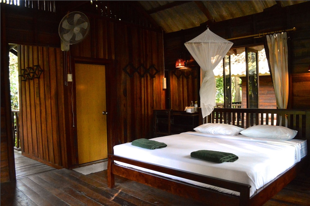 Khao Sok Riverside Cottages 14/50