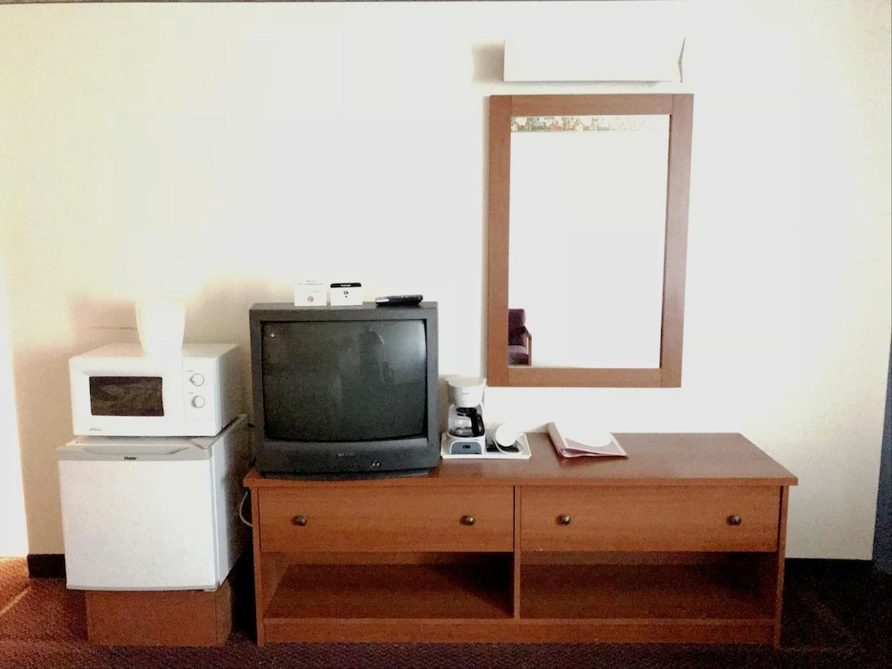 Adirondack Efficiencies Ex Econo Lodge Watertown 32/43