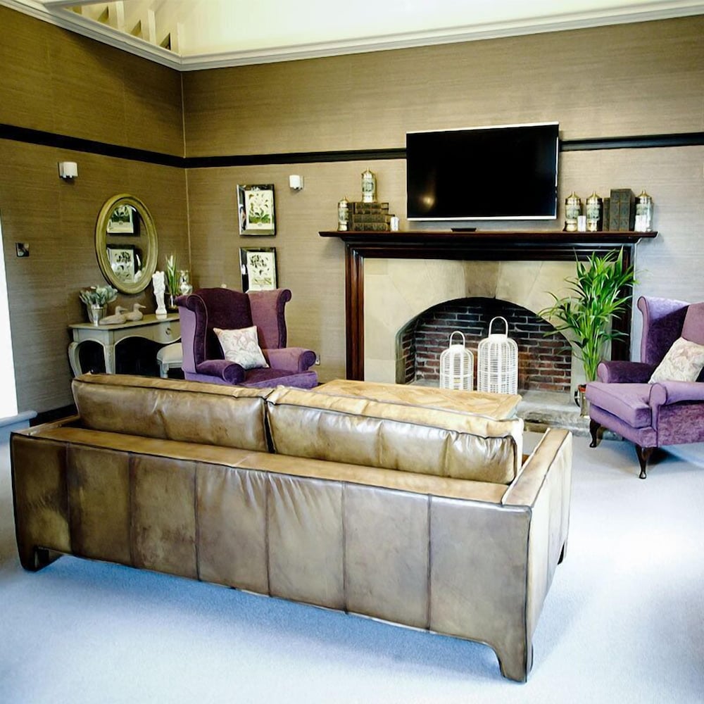 Falcon Manor Hotel 2/49