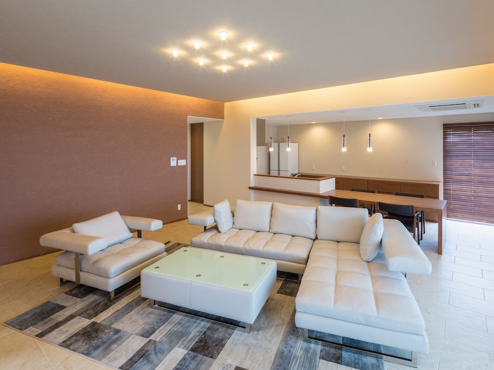 Condominium T-Room 7/34