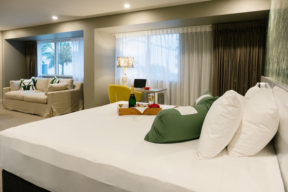 Pacific Hotel Cairns 55/72