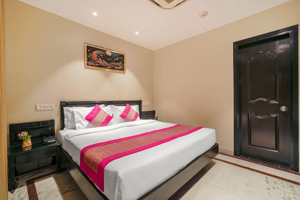 DELUXE, DOUBLE BED
