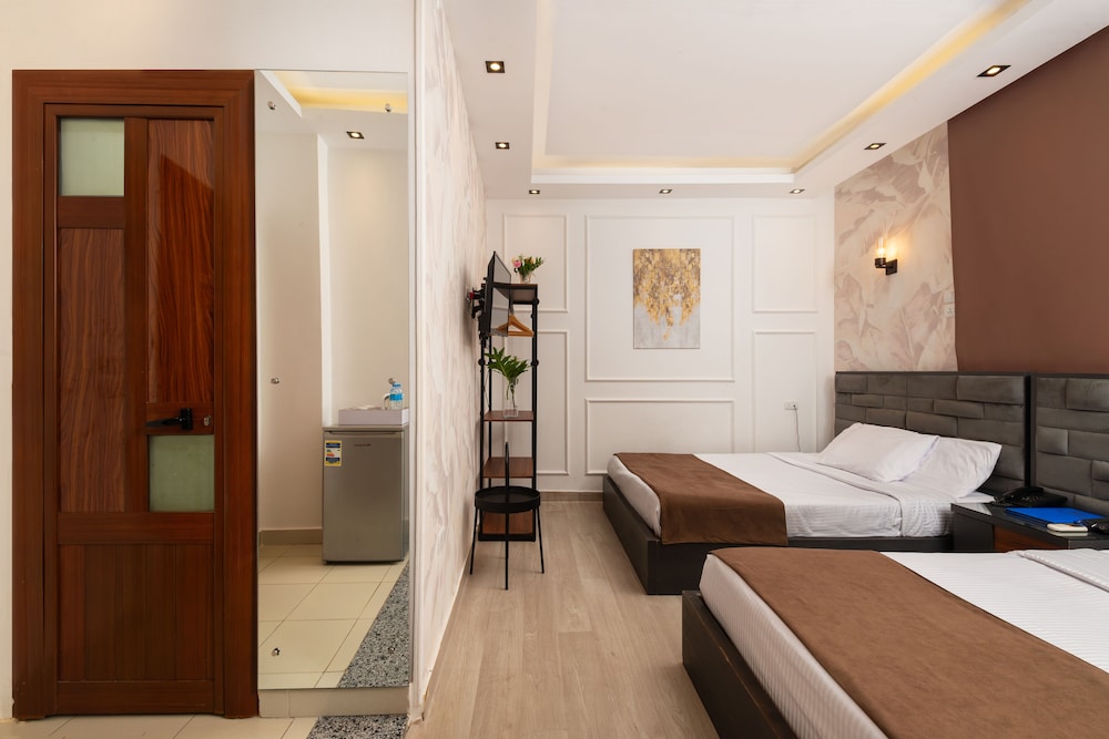 Capital Hotel 26/50