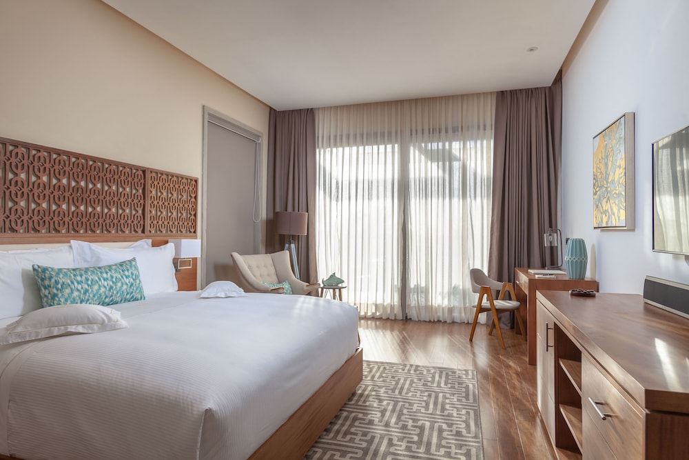 2 Bedrooms, Suite, 1 King and 2 Queen Beds, Beach Front، Eden Roc At Cap Cana 2/5