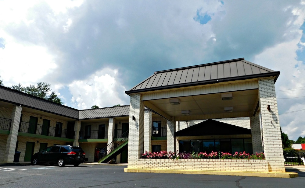 Quality Inn Raeford, NC 3/31