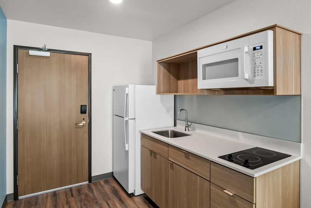 WoodSpring Suites Palm Springs - West Palm Beach, FL 36/44