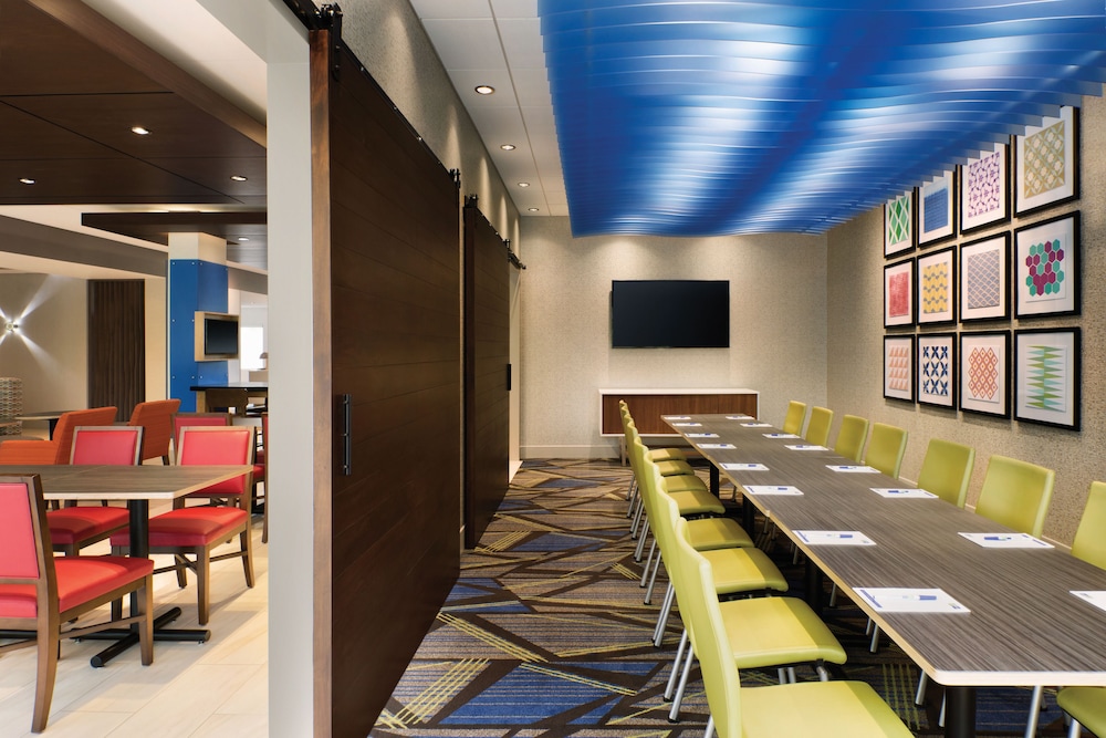 Holiday Inn Express Hotel And Suites Charlotte Arrowood 47/47