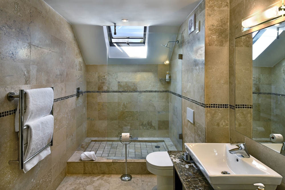 Ashbourne House Guest House 88/93