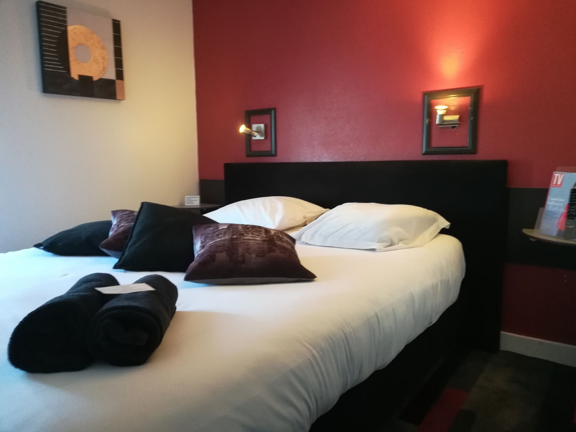 غرفة قياسية بسرير مزدوج، Kyriad Direct Saintes 7/10