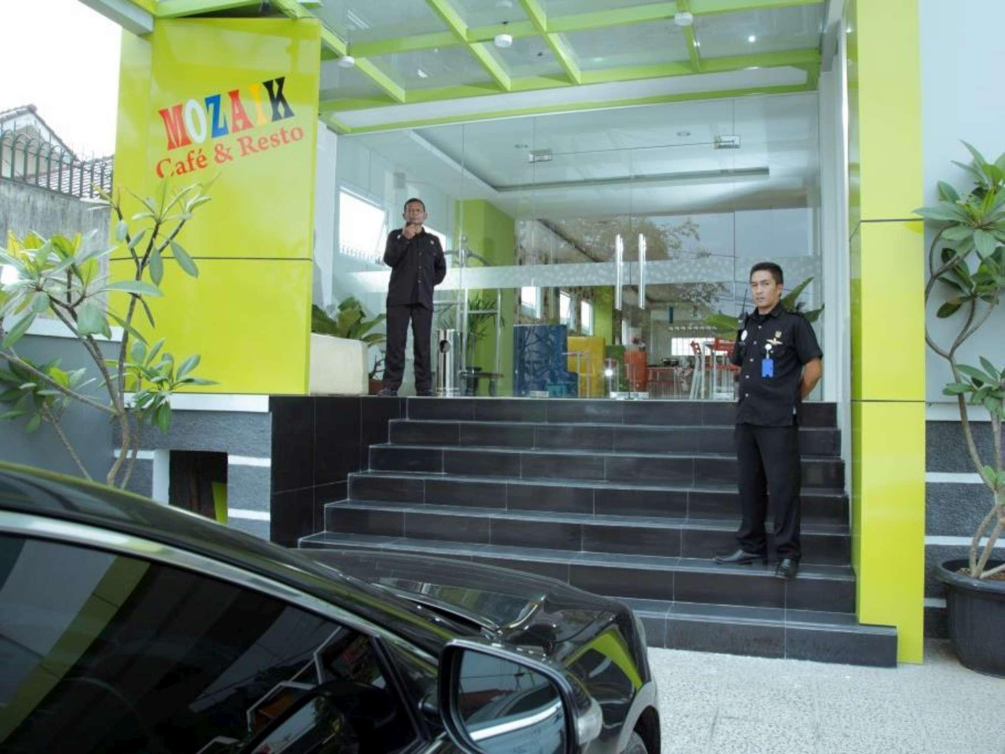 Fresh Hotel Sukabumi 12/35
