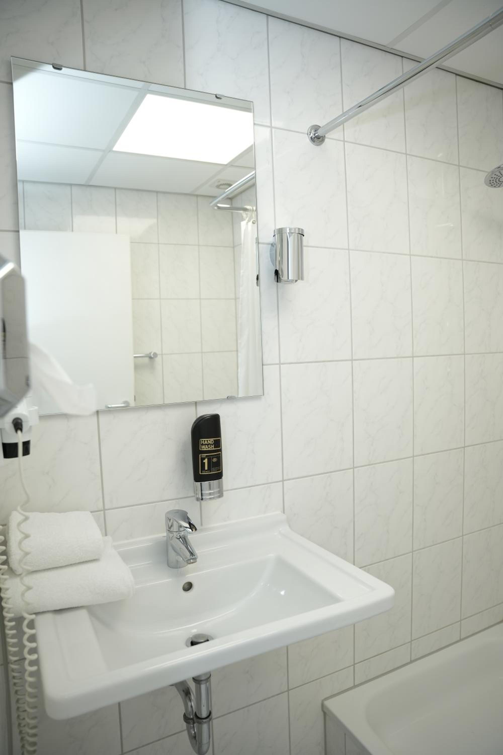 غرفة بسريرين منفصلين، Weber Hotel Mannheim 6/7