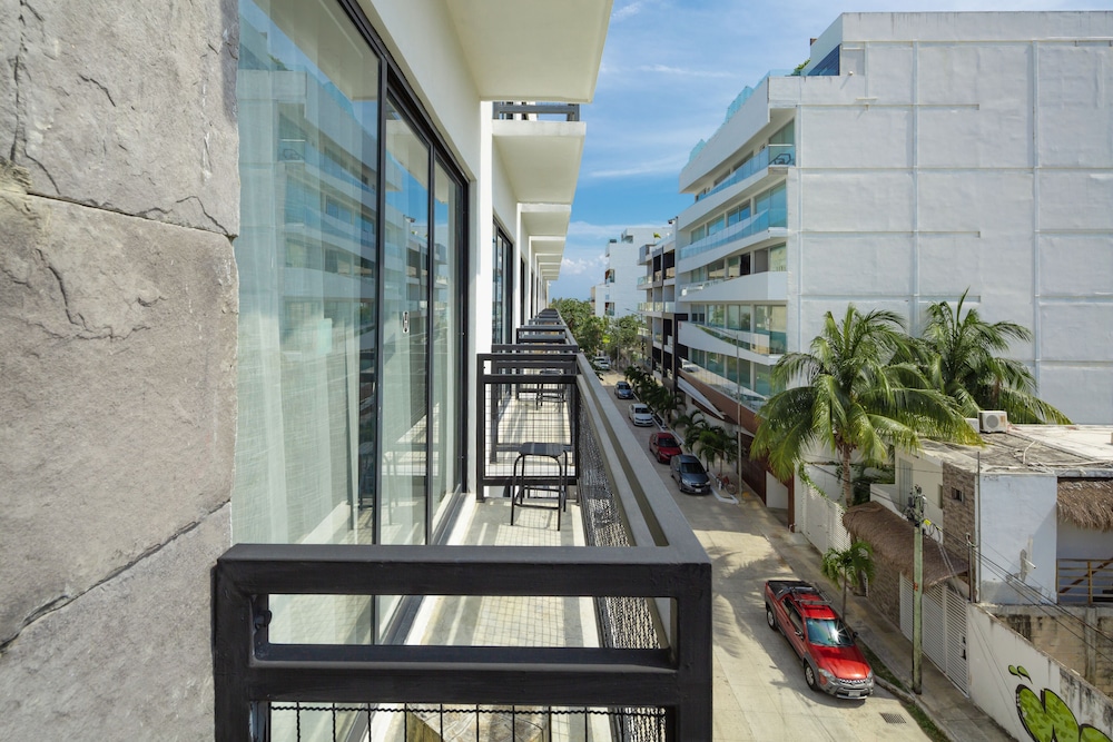 Sunday Hotel 52 at Playa del Carmen 39/50