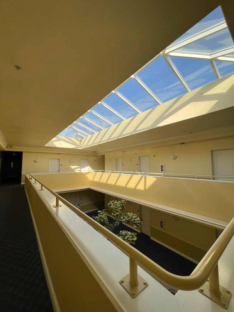 Gateway Inn and Suites Hotel 3/46