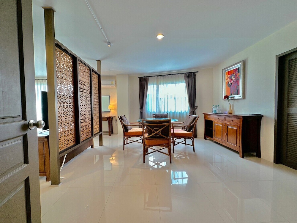 The Cliff Pattaya By Dede 87/100