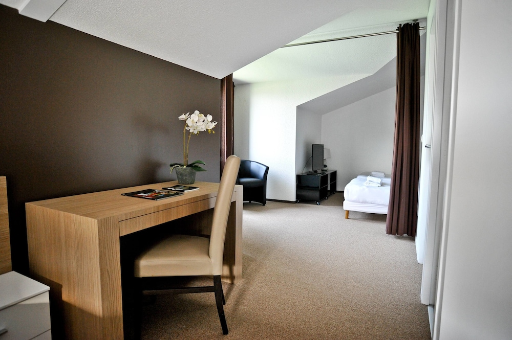Loreak Hotel 18/40