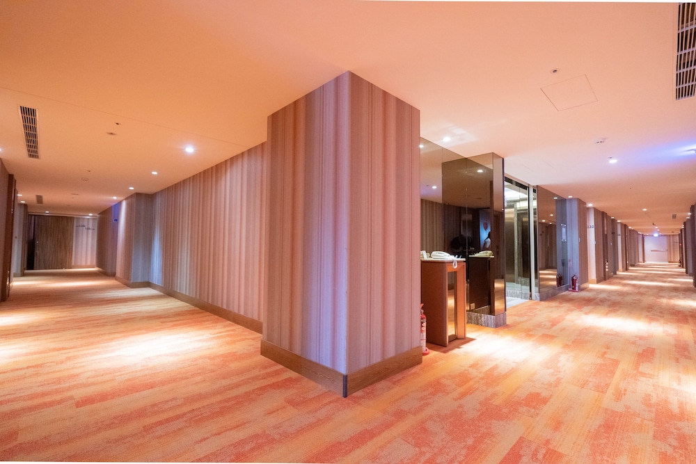 He Ti Hotel 7/50