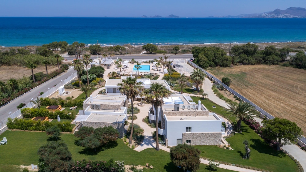 White Pearls Luxury Suites - Adults Only 59/69