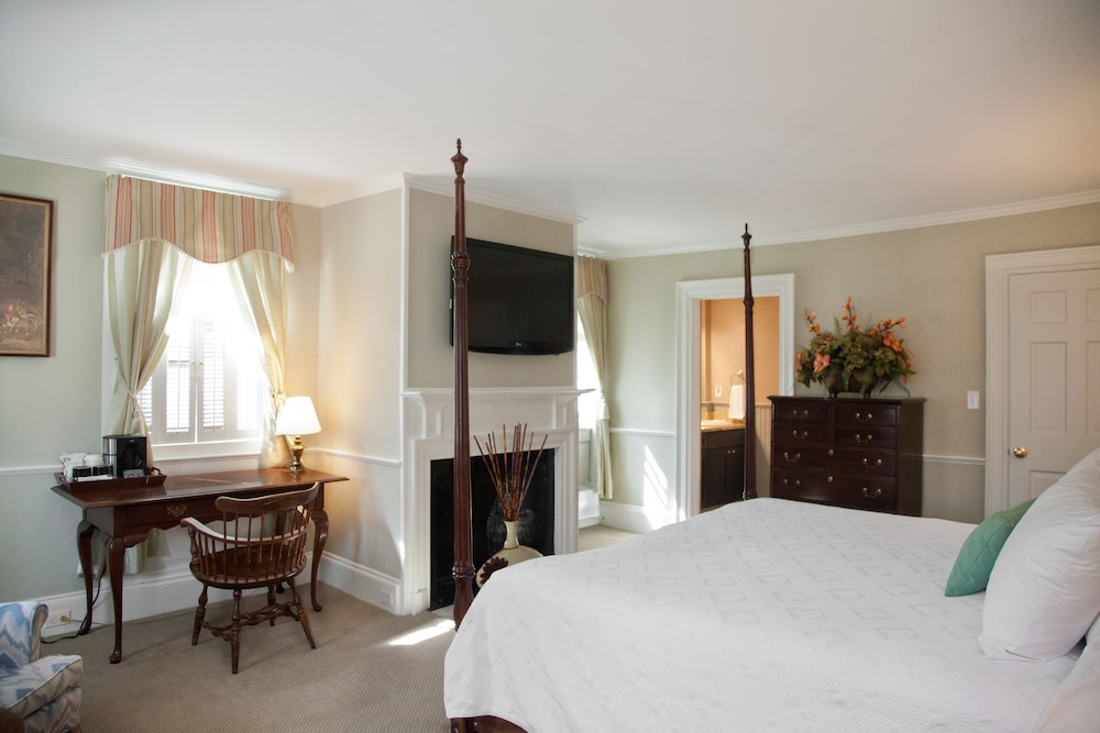 Concord S Colonial Inn 10/30