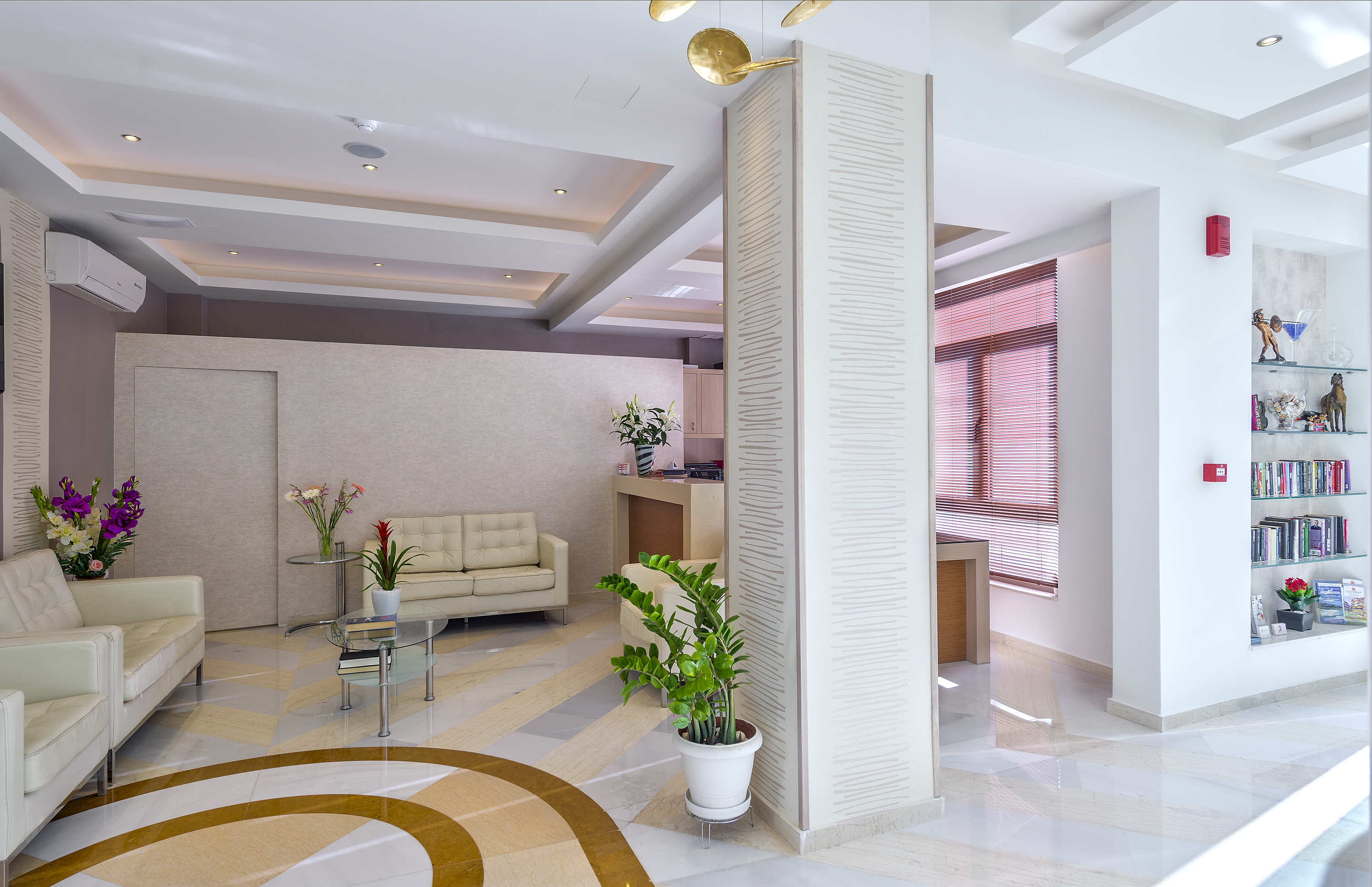 Leonidas Hotel & Apartments 6/63