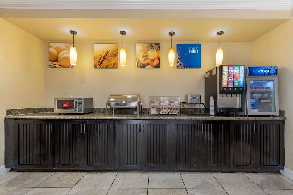 Comfort Inn Cranberry Twp. 13/45