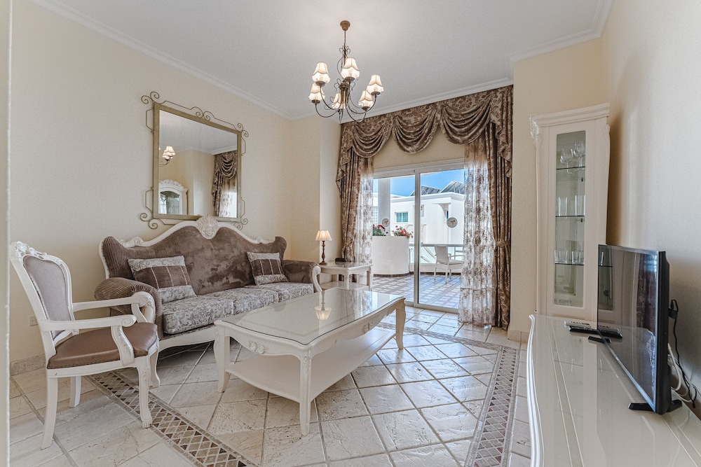 Flamingo Suites 27/50