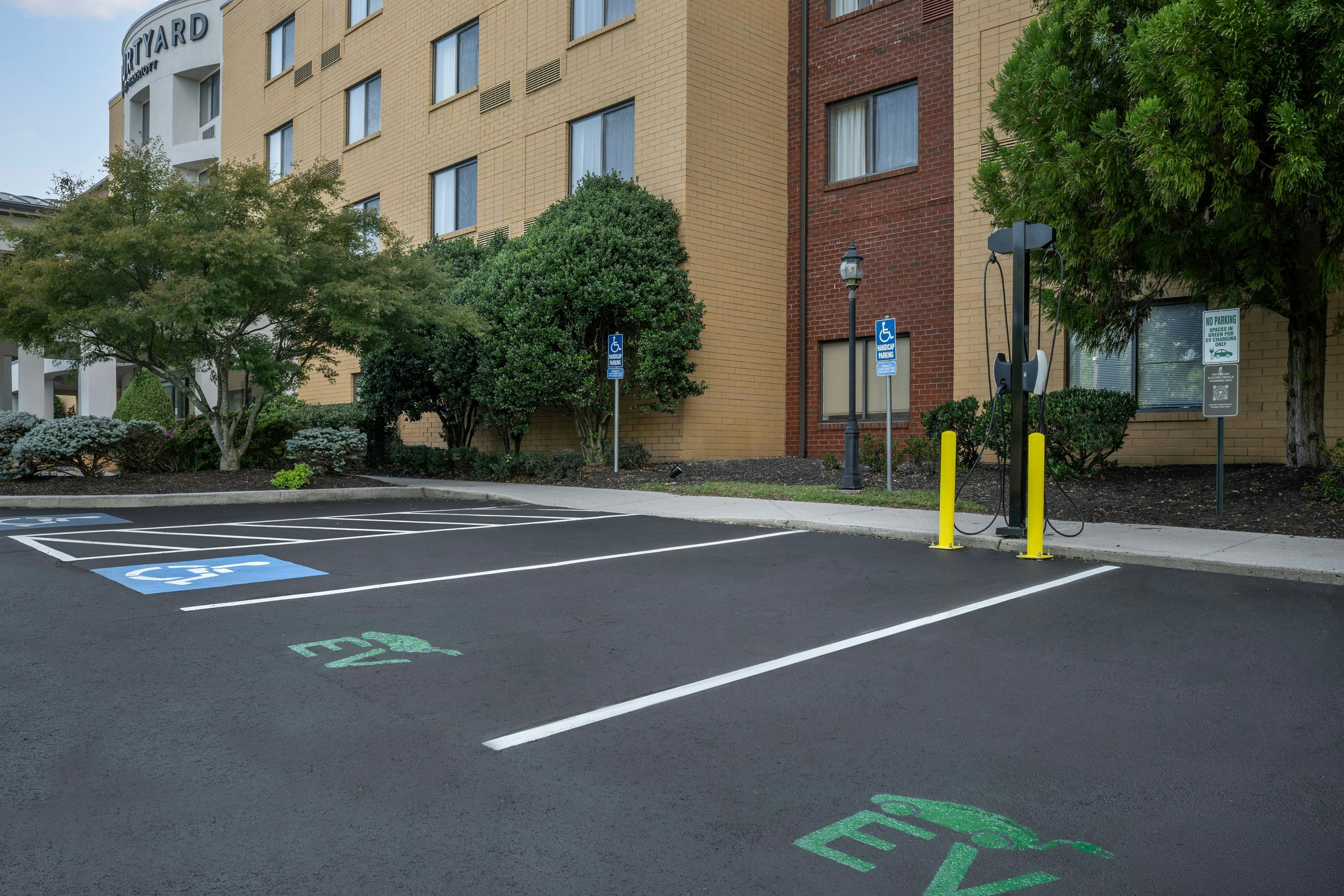Courtyard By Marriott Blacksburg 37/39