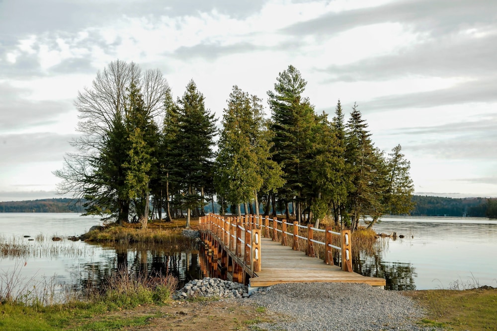 Calabogie Peaks Hotel, Ascend Hotel Member 46/50