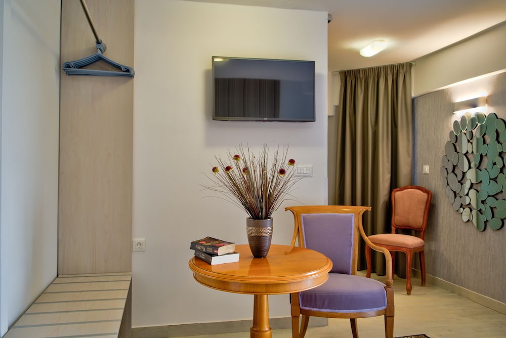 POSEIDON HOTEL 43/71