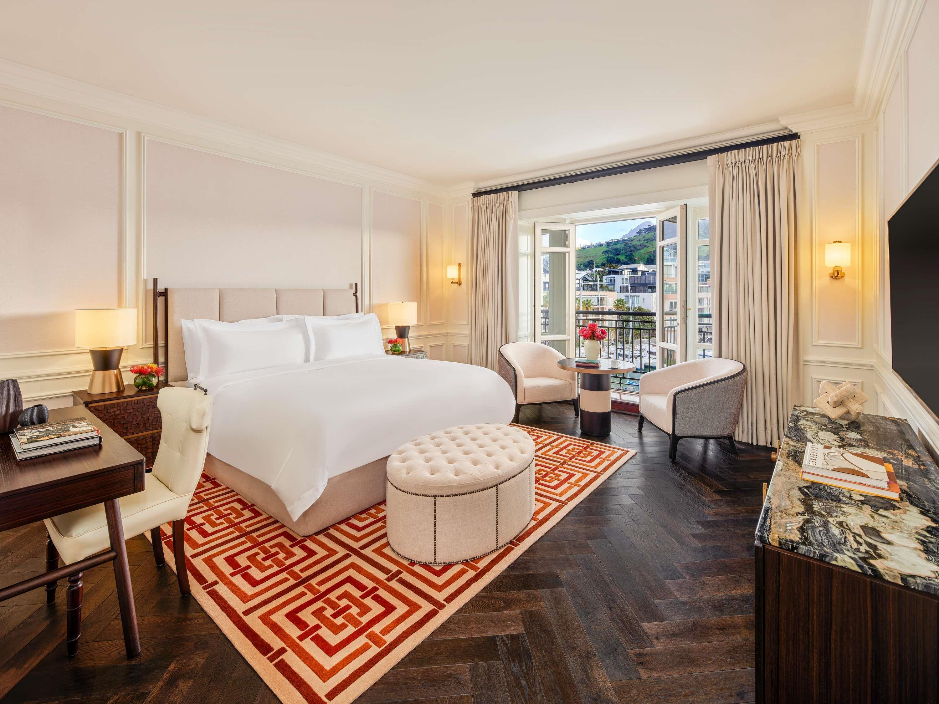 DELUXE, MOUNTAIN VIEW, ACCESSIBLE