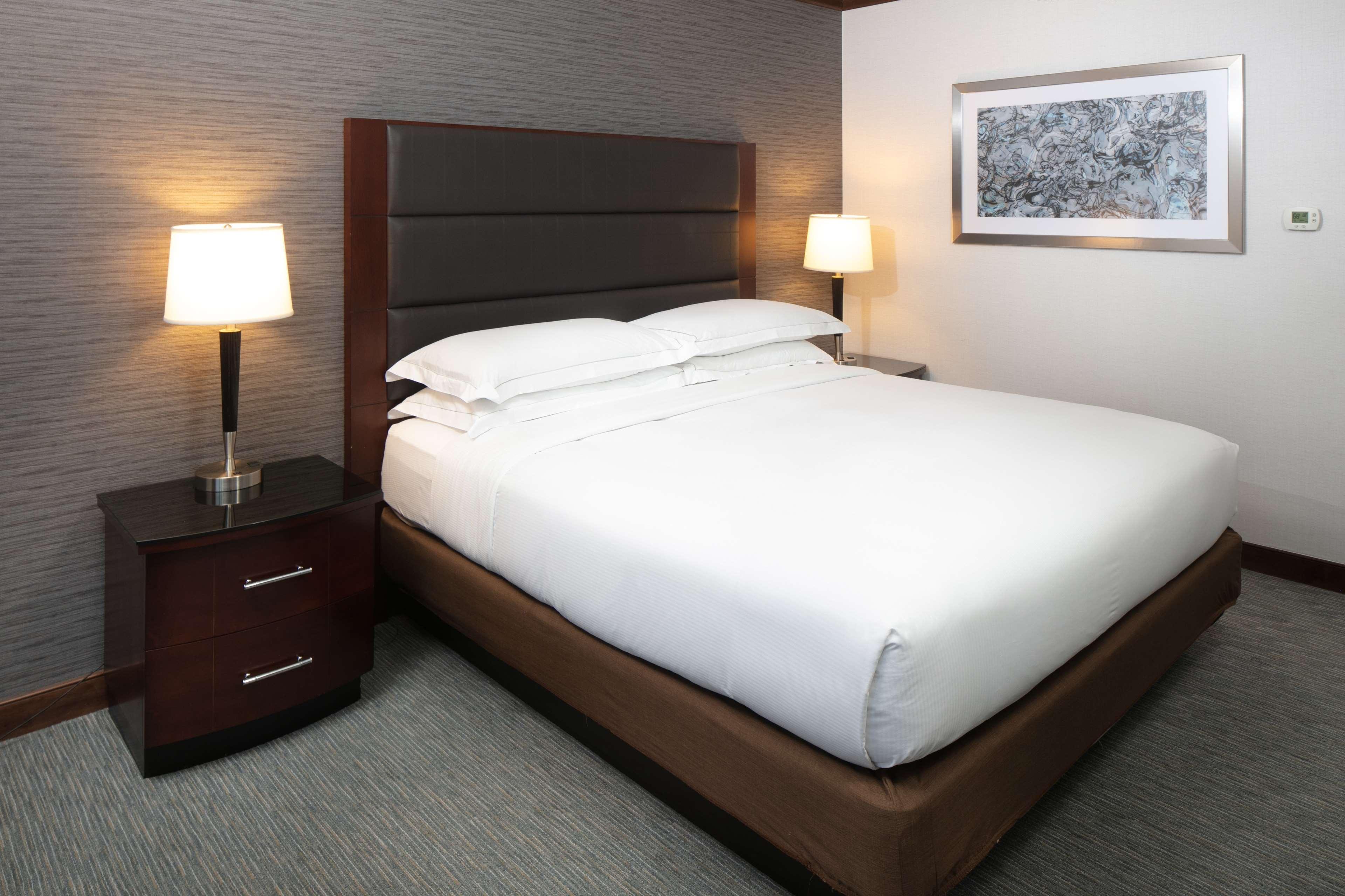 ROOM, KING BED, SOFA, ACCESSIBLE