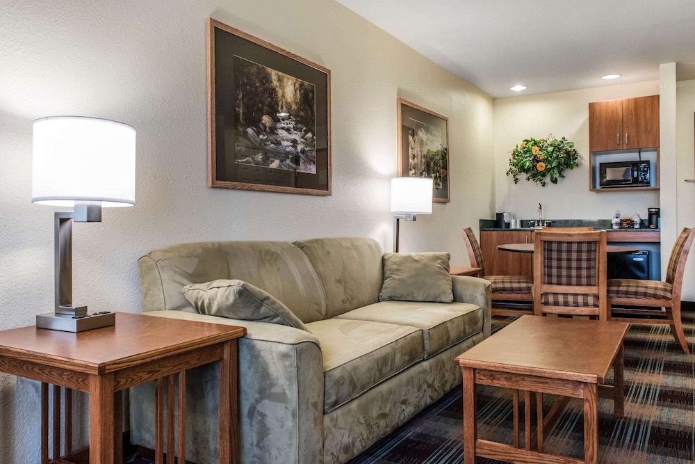 Comfort Inn Suites Sheridan 15/25