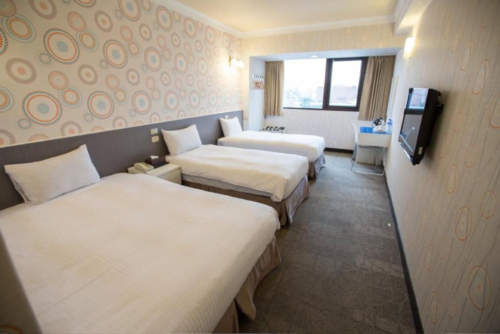 Sunny Hotel 7/24