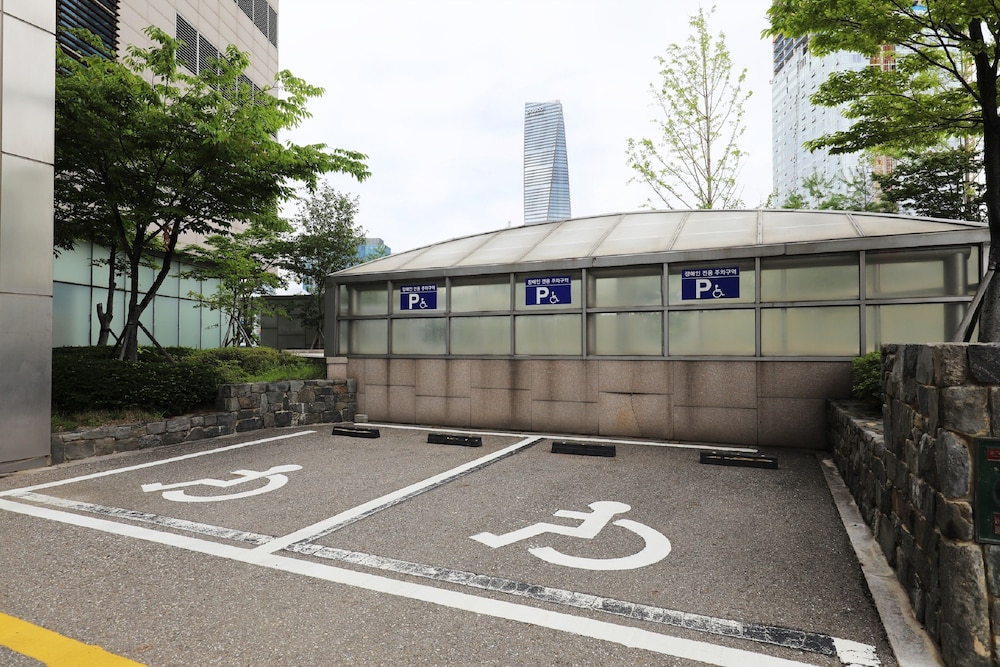 Bridge Hotel Incheon Songdo 57/63