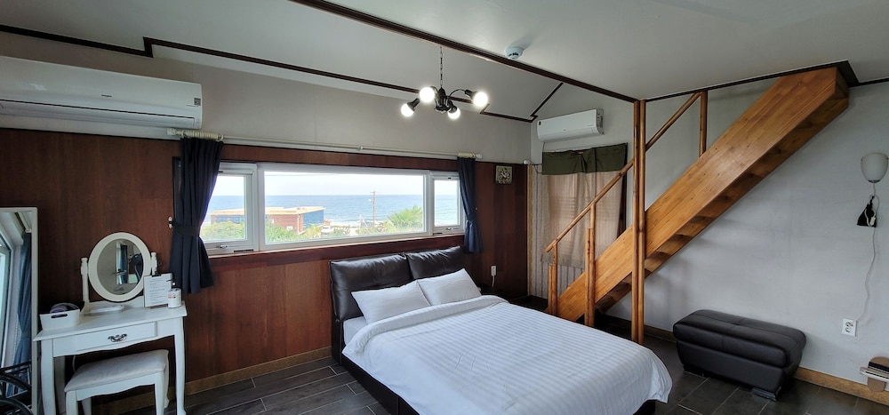 Wind House photo4