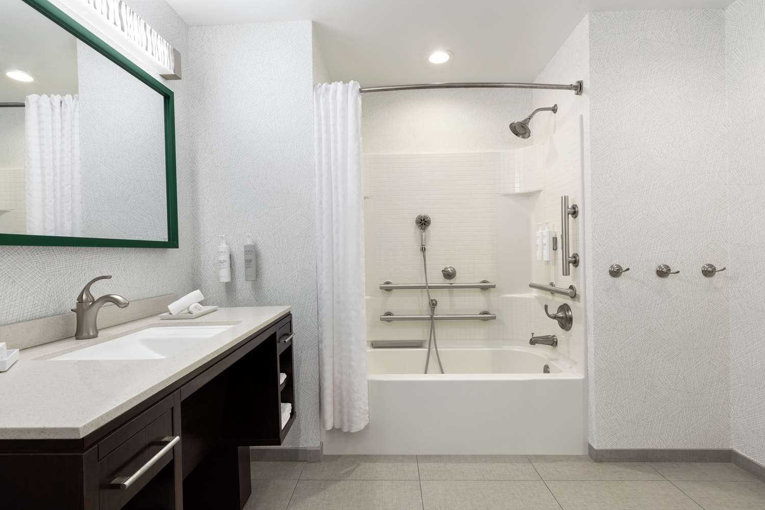 Studio, King Bed, Accessible