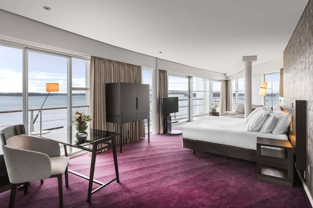 Hilton Auckland 20/78