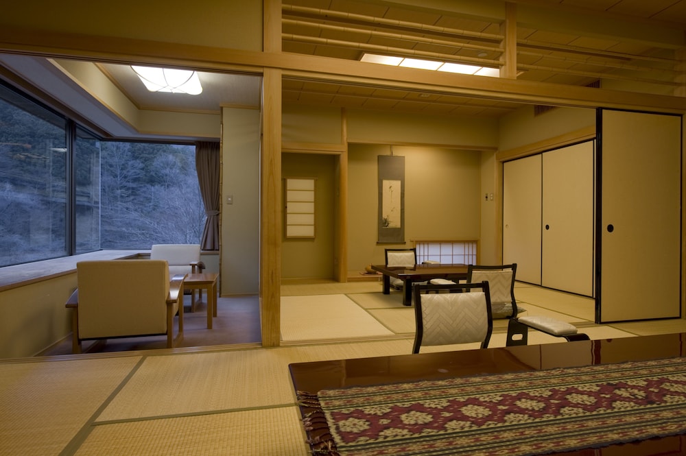 Nishiyama Onsen Keiunkan 8/40