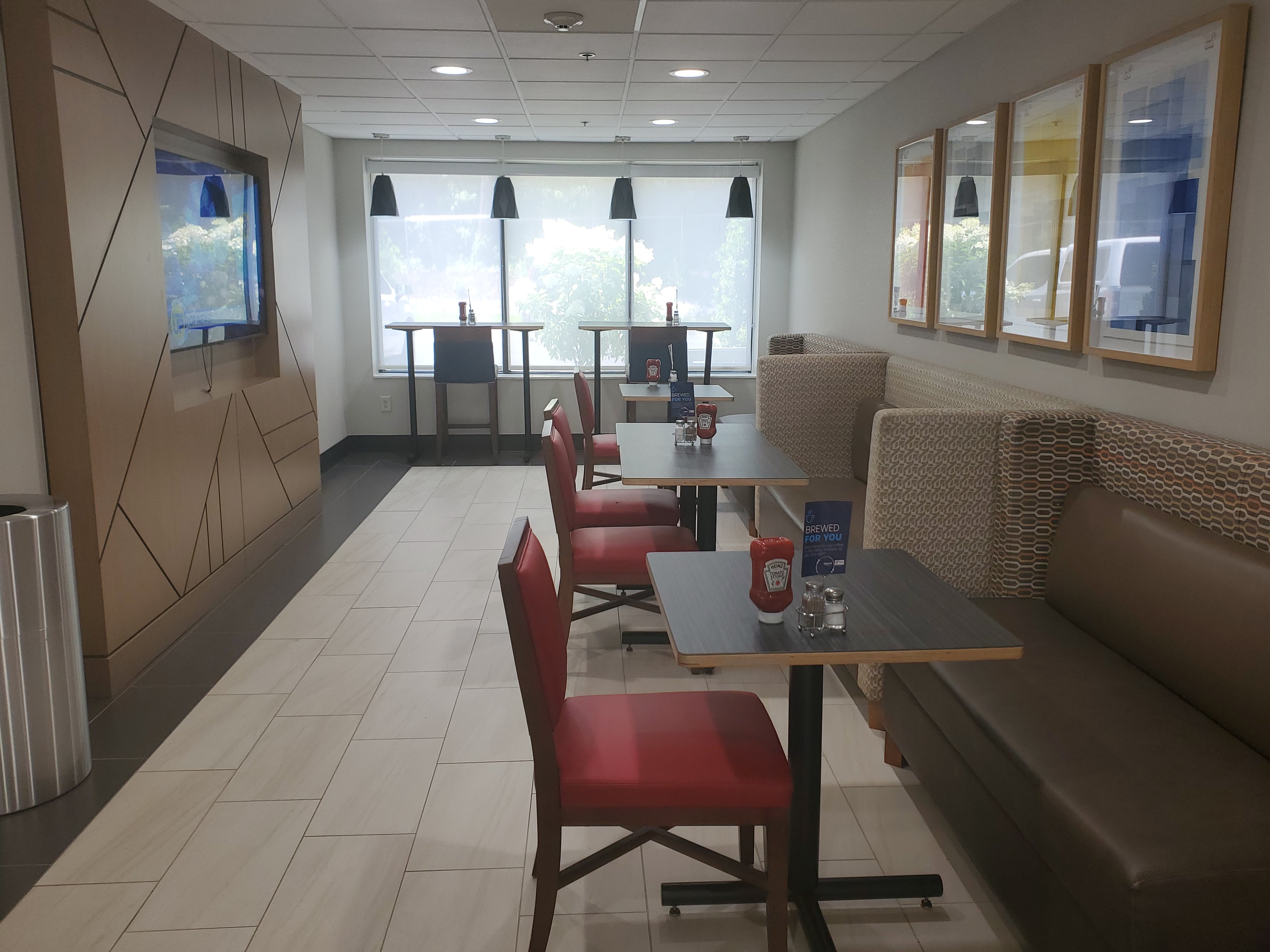 Holiday Inn Express Atlanta-Kennesaw 57/77
