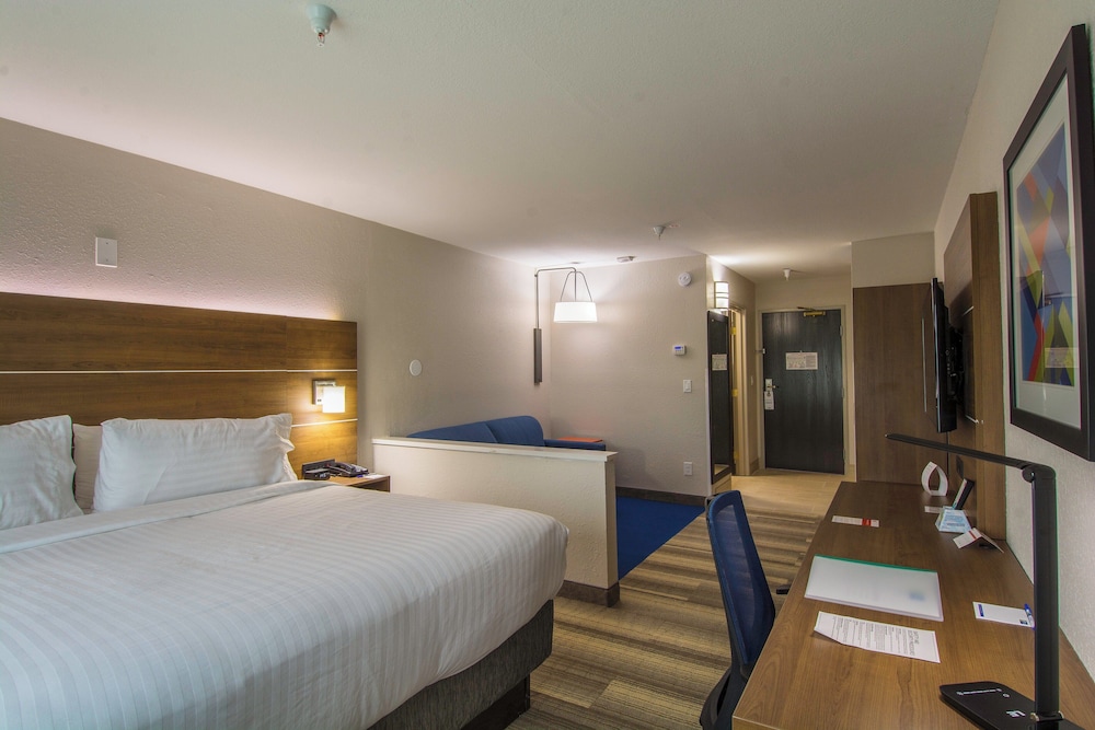 Holiday Inn Express Naples South I 75 13/67