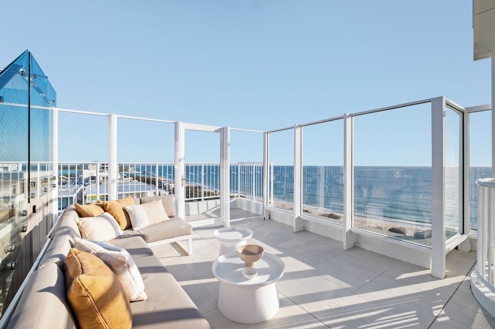 ELOUERA TOWER BEACHFRONT APARTMENTS 32/69
