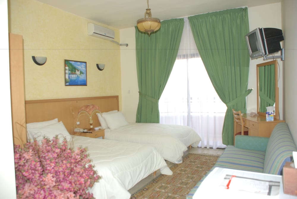 PLATINUM HOTEL 11/45