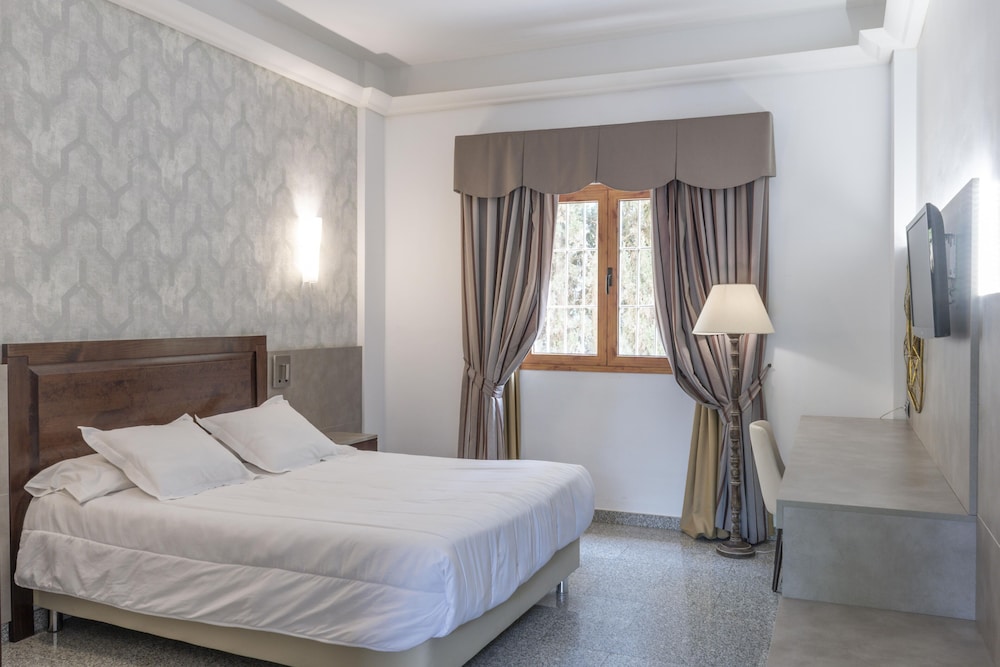 Hotel Plaza del Castillo 13/50