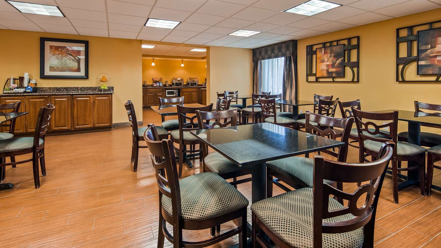 Best Western Plus Parkway Hotel 20/26