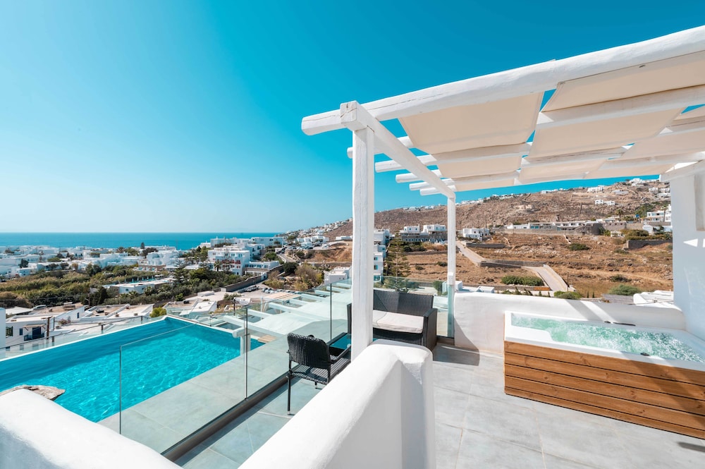 Mr And Mrs White Mykonos 47/72