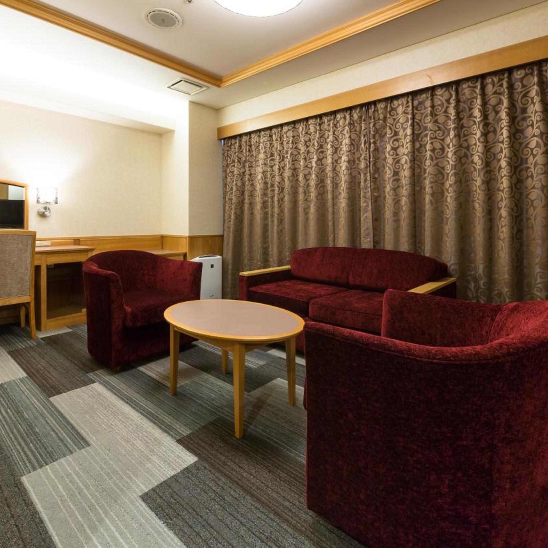Kochi Pacific Hotel 33/52