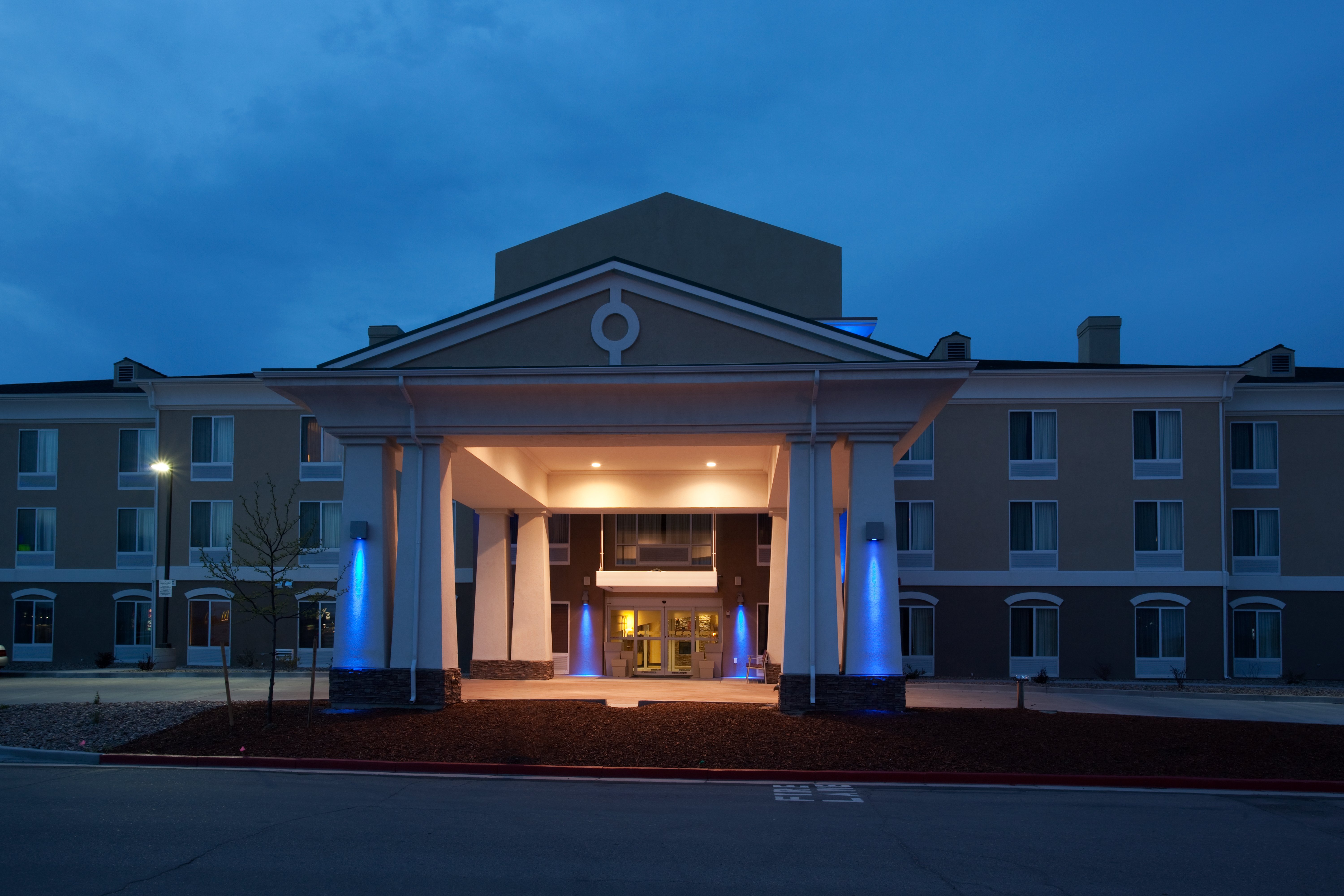 Holiday Inn Express Hotel & Suites Lamar 4/78