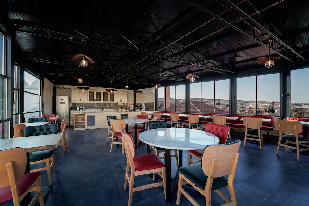 The Niche Cave Hotel +12 Adult 28/50