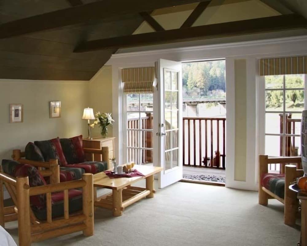 Highland Dell Lodge 23/36