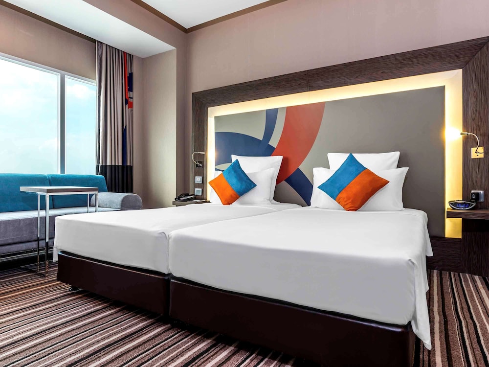 EXECUTIVE, TWIN BEDS
